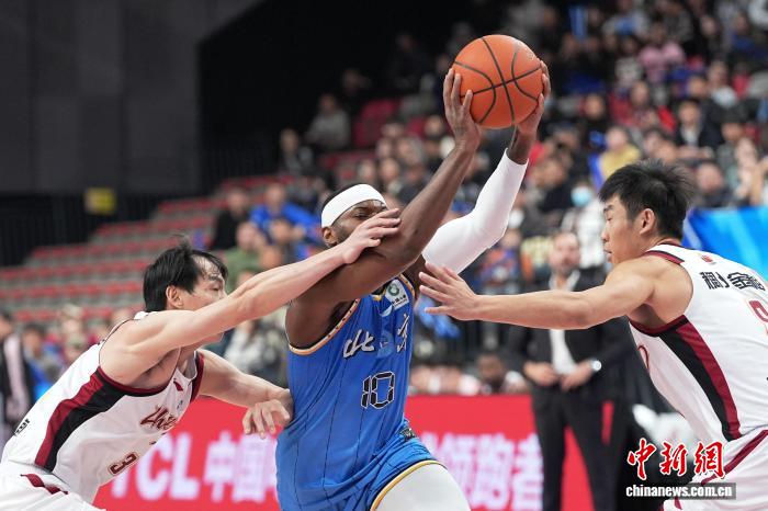 北京队伤兵满营力克浙江队 缓解颓势