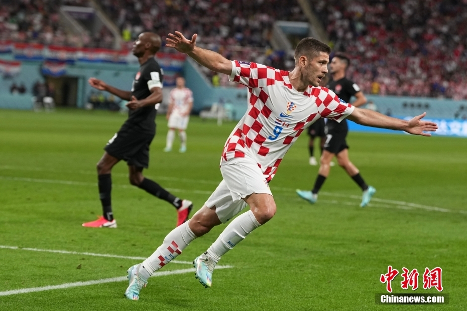 图为克罗地亚队球员庆祝进球。中新社记者 崔楠 摄