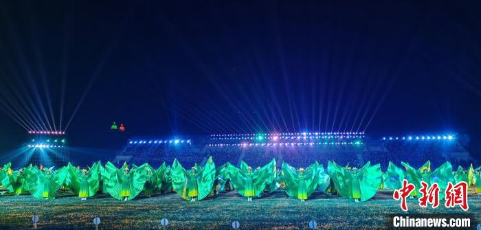 新疆兵团全民健身运动会总决赛震撼开幕 大型文