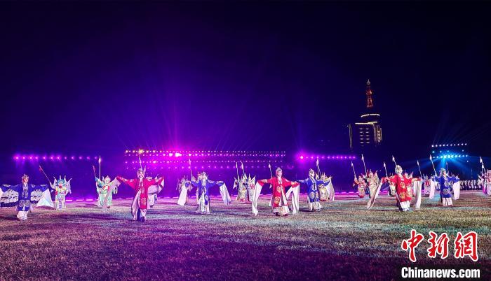 新疆兵团全民健身运动会总决赛震撼开幕 大型文