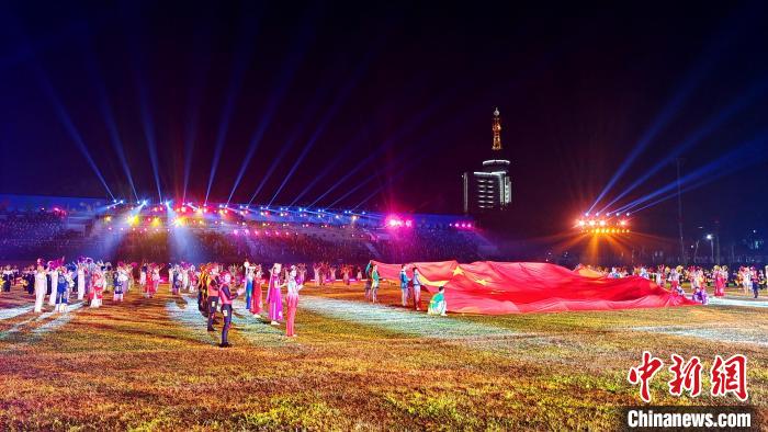 新疆兵团全民健身运动会总决赛震撼开幕 大型文