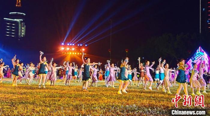 新疆兵团全民健身运动会总决赛震撼开幕 大型文