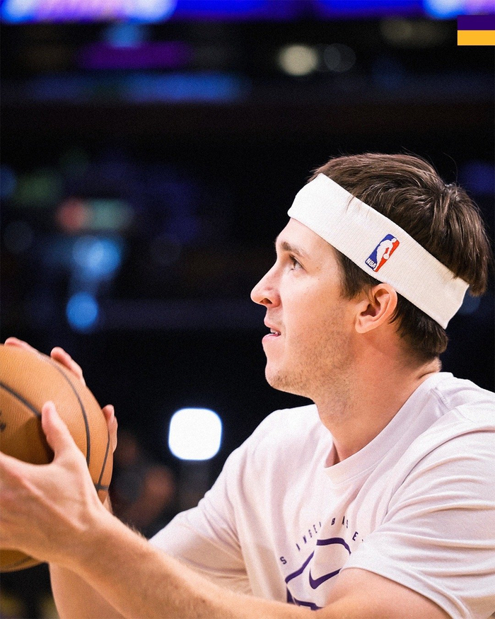 东契奇缺席湖人6胜6负 詹姆斯与里夫斯成关键战