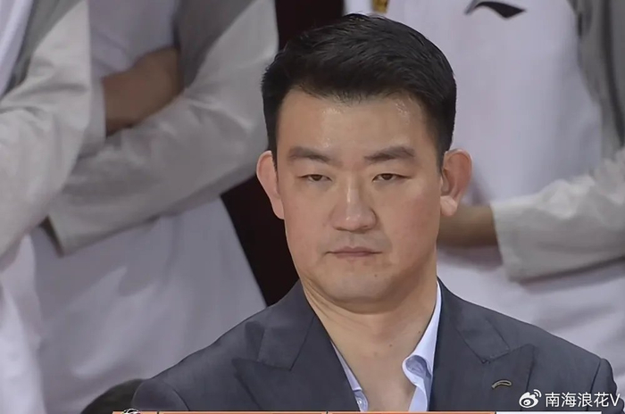 广厦队防守崩盘惨败深圳队，季后赛布局引热议