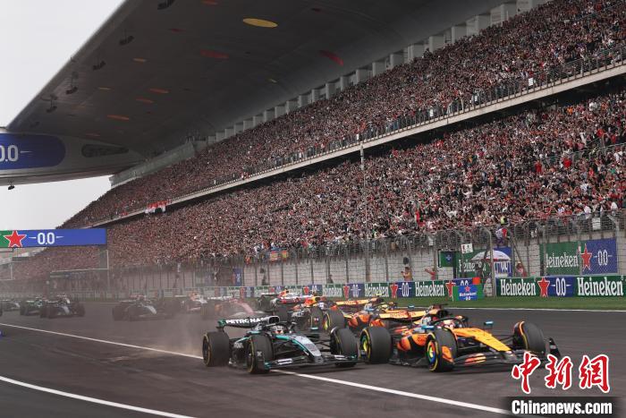 皮亚斯特里夺得中国大奖赛冠军，迈凯伦实现前