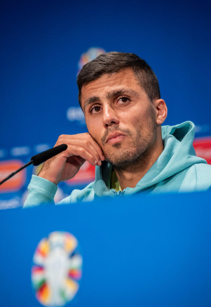 曼城续约罗德里遇阻 皇马邀约引爆争冠关键期