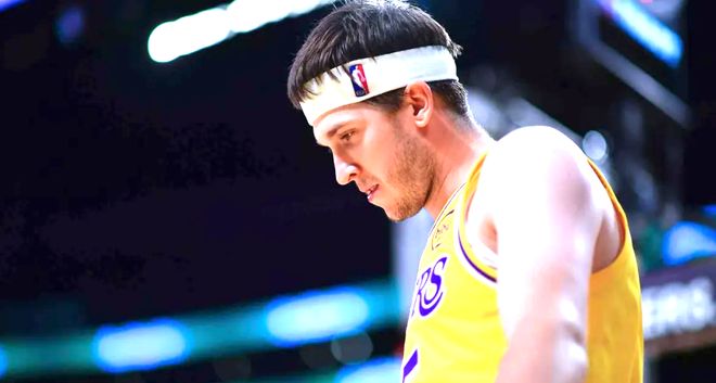 湖人双核报销引发连锁危机，季后赛前景堪忧