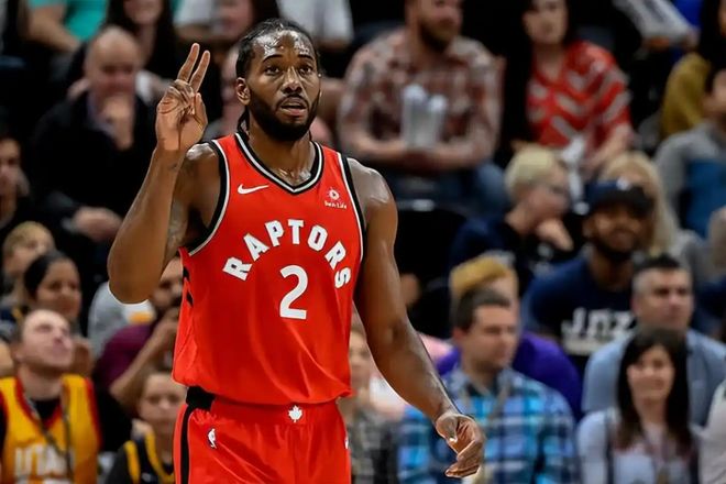 马刺三后卫合砍61分大胜快船 西部榜首悬念待解