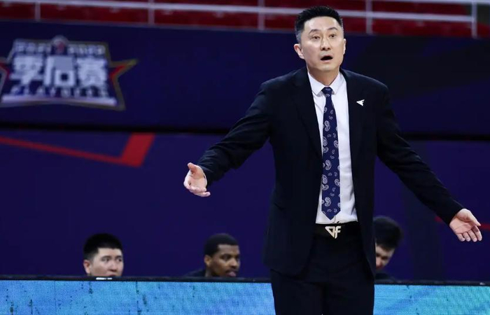 广东宏远季后赛德比惨败广州龙狮 战术单一成致