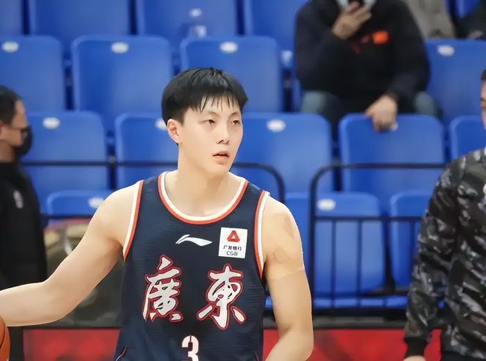 广东宏远季后赛德比惨败广州龙狮 战术单一成致